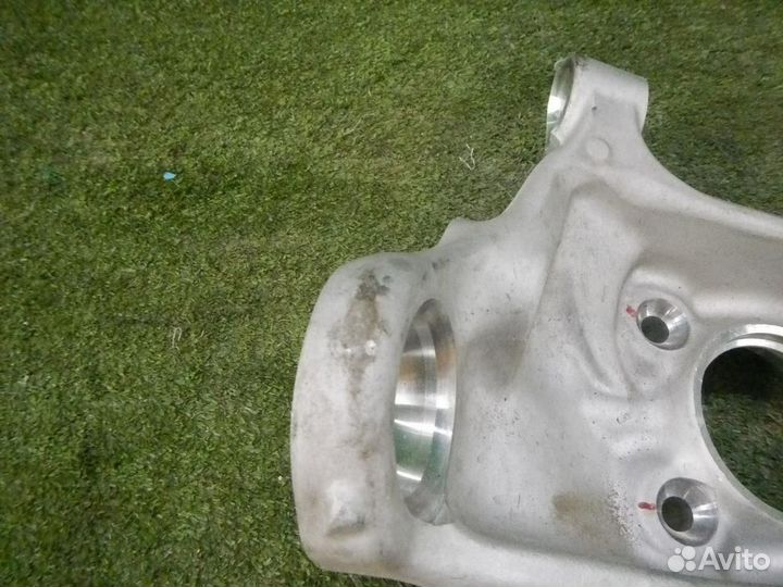 Кулак поворотный передний правый BMW M5 F90 (2017