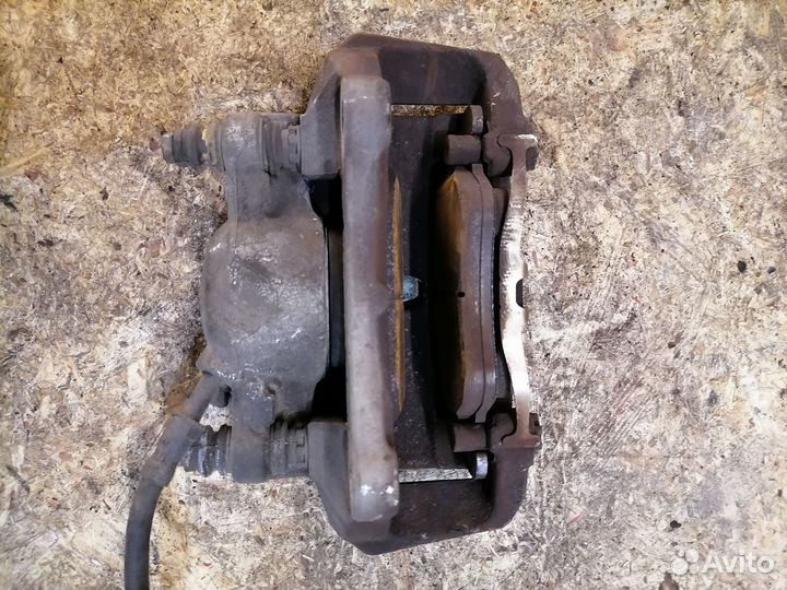 Тормозной суппорт передний правый Audi A5