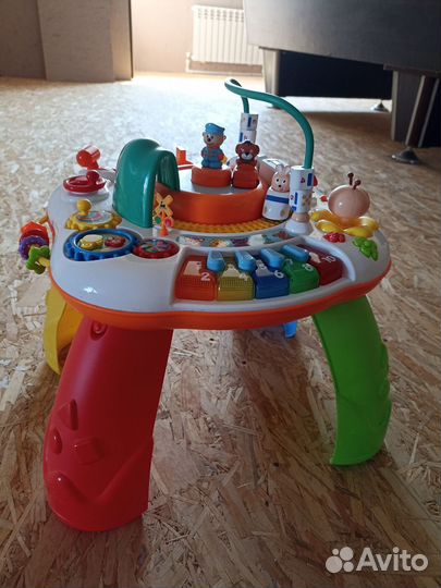 Развивающий столик жирафики