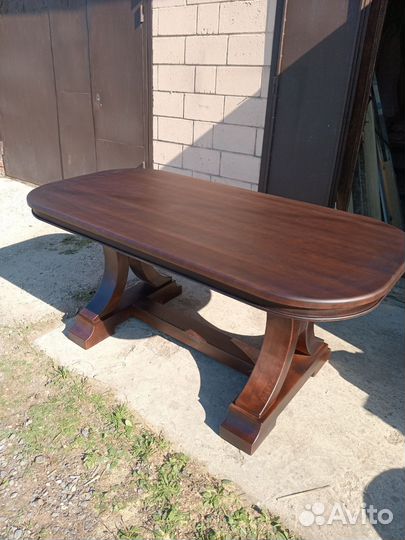 Стол обеденный