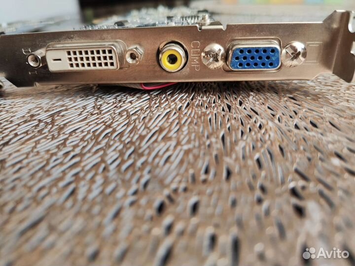 Видеокарта V9520