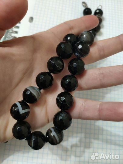 Разные украшения из натуральных камней