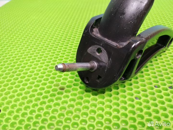 Вилка колеса для детской коляски на ось 10 мм