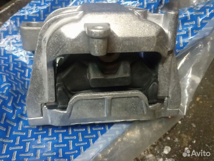 Подушка двс правая