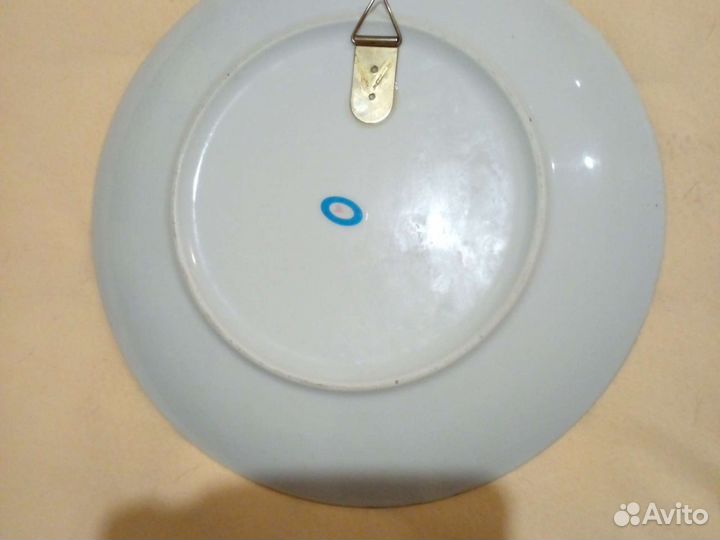 Фарфор,латунь,тарелки на стену