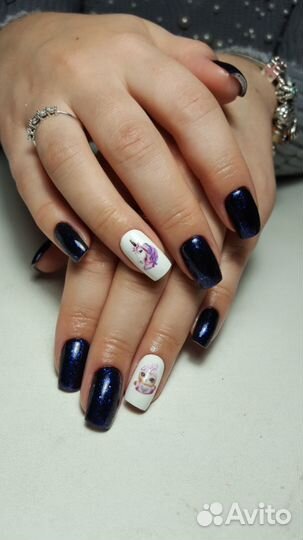 Опытный мастер по наращиванию ногтей