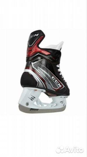 Коньки хоккейные