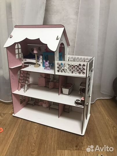 Домик кукольный с мебелью деревянный