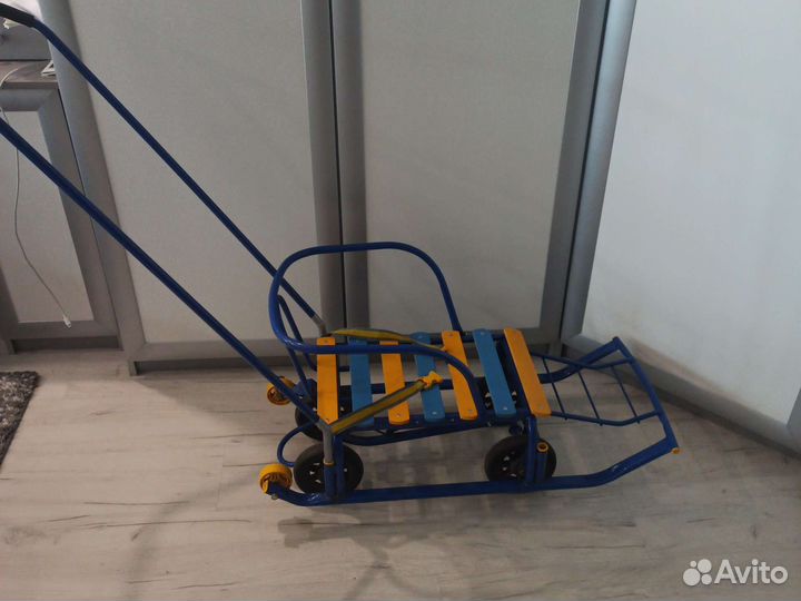 Детские санки на колесах