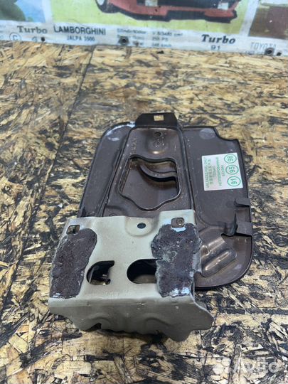 Лючок бензобака Рено Дастер