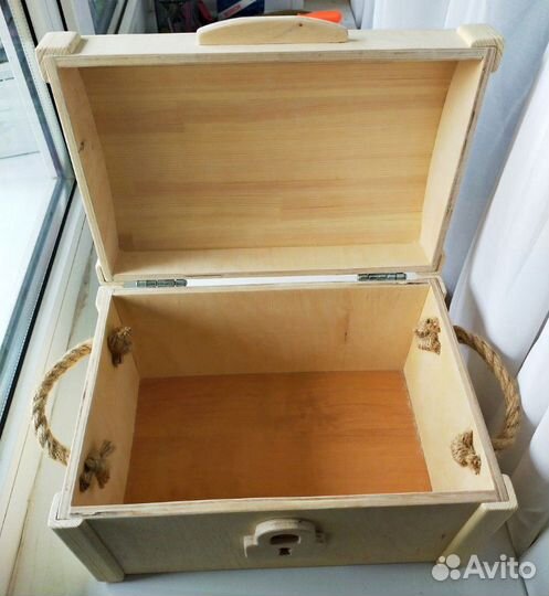 Сундук из натурального дерева