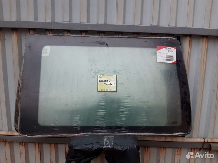 Стекло боковое заднее Volkswagen Transporter L - R