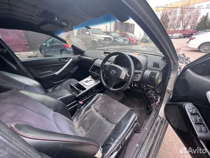 В разборе Nissan Skyline 35