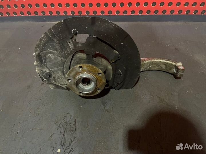 Кулак поворотный левый Bmw X6 F16 2018