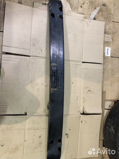 Усилитель переднего бампера Toyota Voxy