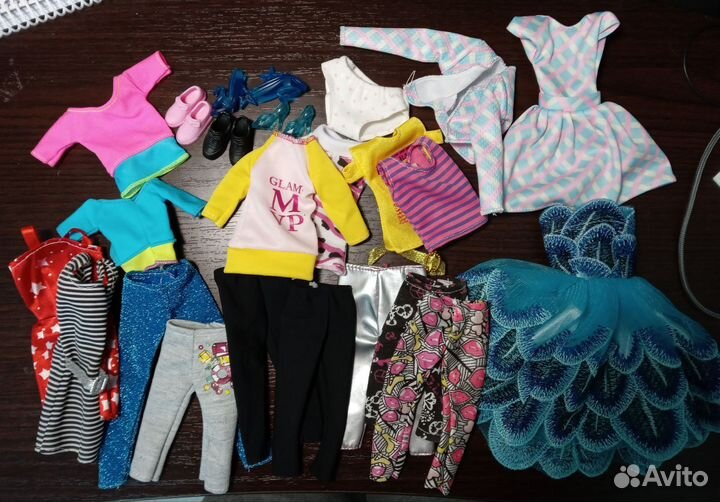 Одежда и обувь для кукол Барби Близ