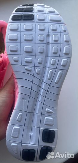 Кроссовки женские