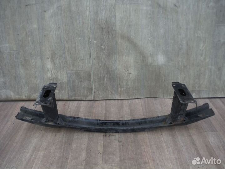 Усилитель переднего бампера BMW 3 E90 2010