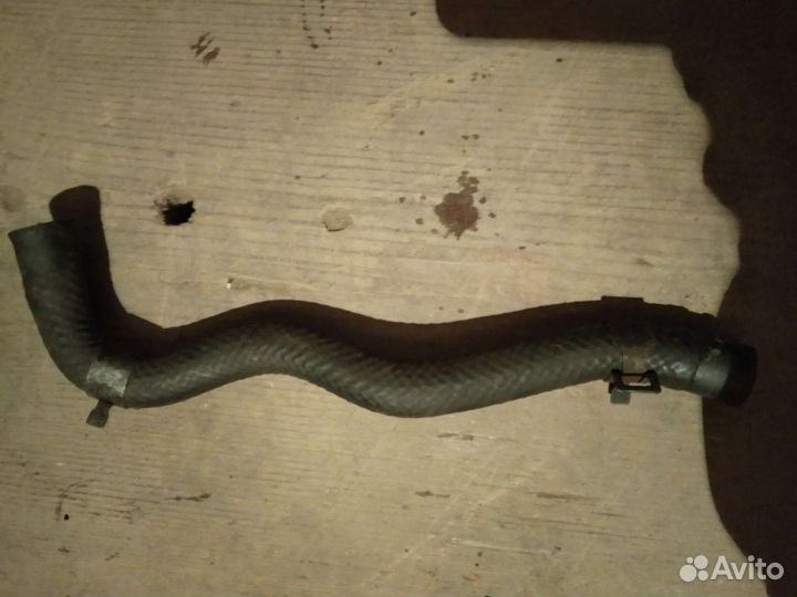 Патрубок гура