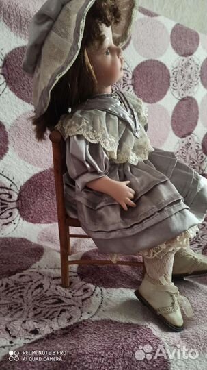 Кукла со стульчиком