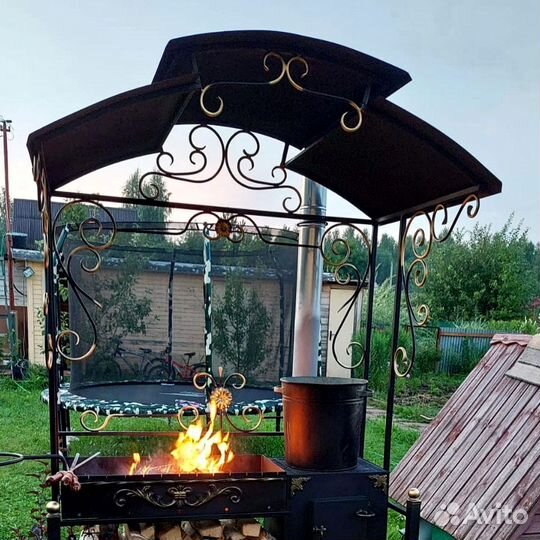 Мангал с крышей
