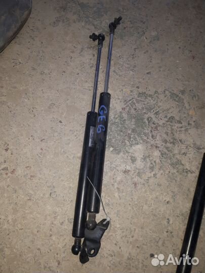 Амортизатор 5 двери хонда фит,джазз