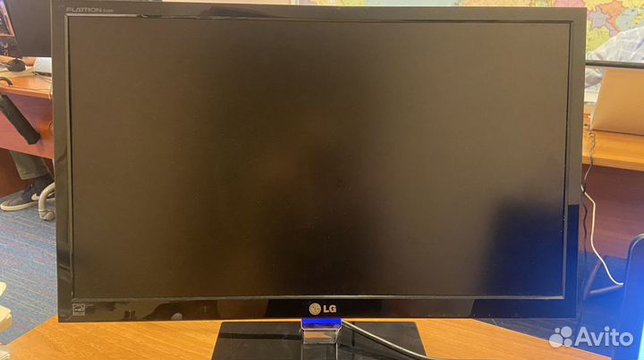 Монитор LG flatron e 2260t-pn