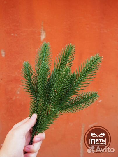 Литая хвоя, еловые ветки, искусственная литая хвоя