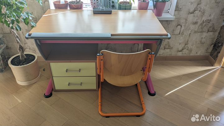 Детский письменный стол Moll Runner