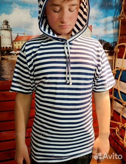 Футболка в полоску с капюшоном