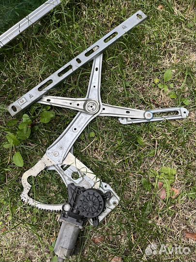 Стекло левое slk r170