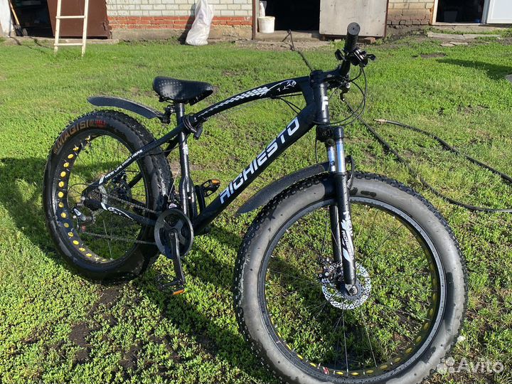 Велосипед richiesto с большими колесами