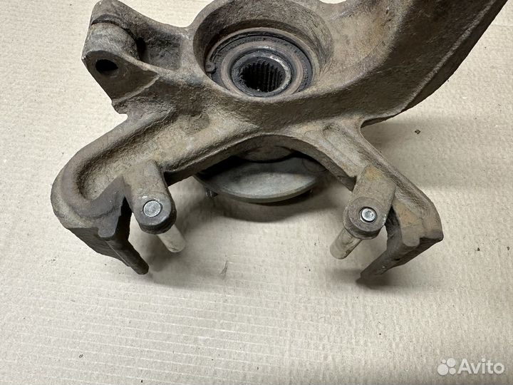 Поворотный кулак передний левый Ford Focus 1