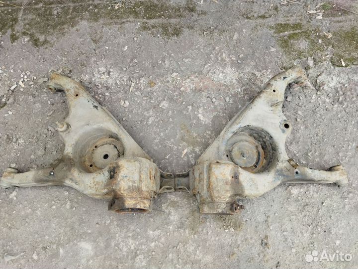 Задние рычаги Мицубищи Грандис 2007