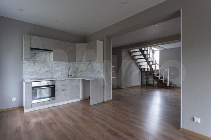 Коттедж 216 м² на участке 6 сот.