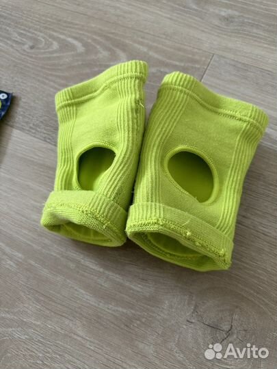 Наколенники asics размер S