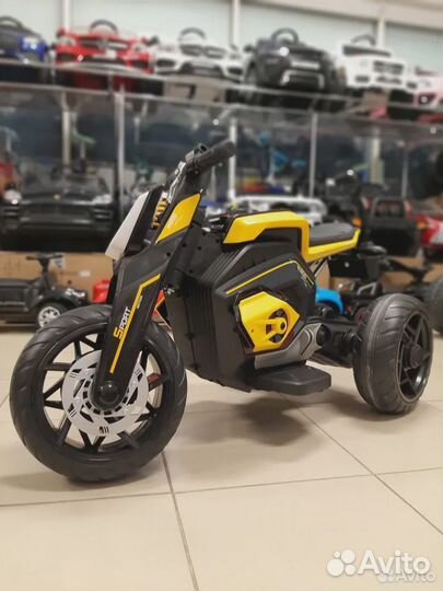 Электромотоцикл трицикл