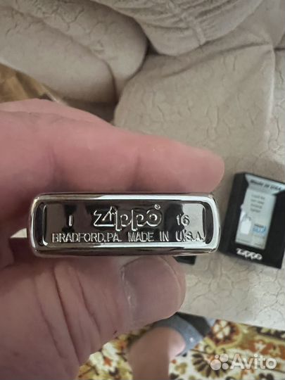 Продам зажигалку zippo