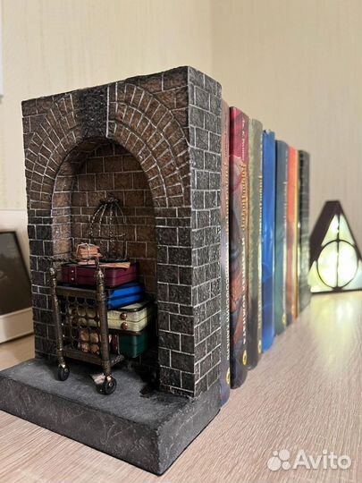 Держатель для книг. Платформа 9 Гарри Поттер