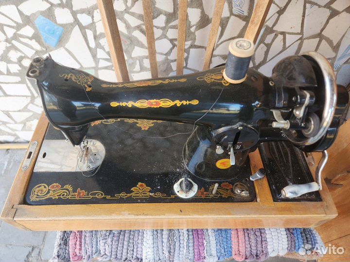 Швейная машина Подольская с кейсом ручная СССР