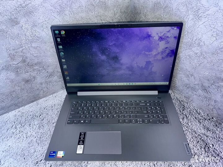 Ноутбук Lenovo на Core i7-1165G7/ 17 дюймов