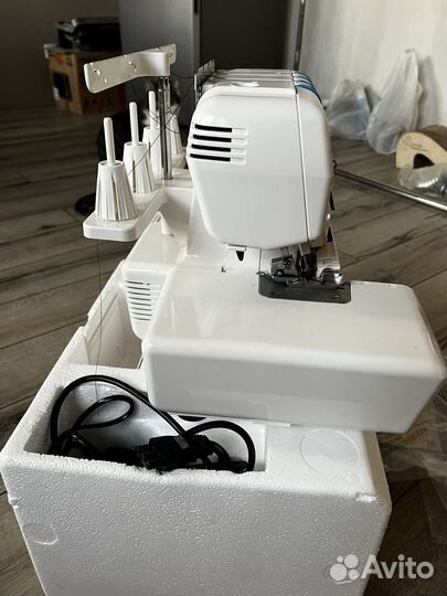 Продам швейную машину