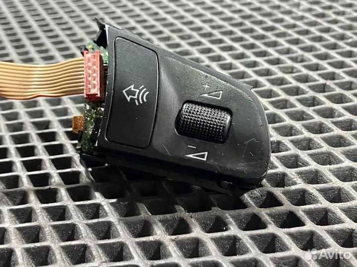 Кнопки управления на руле Audi A8 D3/4E 2003