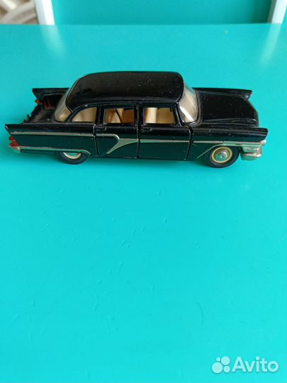 Коллекционная машинка Чайка газ 13 СССР