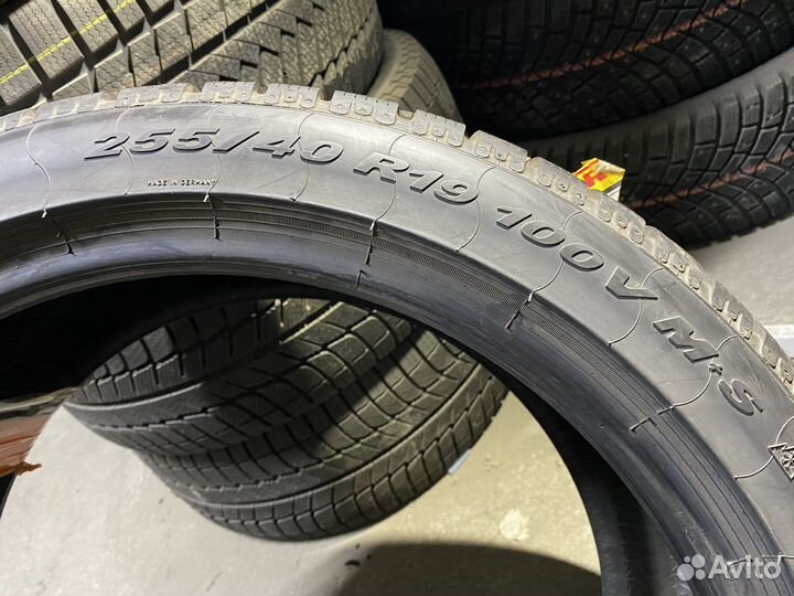 Pirelli Winter Sottozero 240 Serie II 255/40 R19 110V