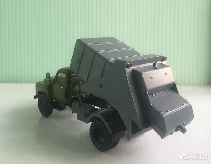 Модель мусоровоза 53М(Газ-53) 1:43 аист