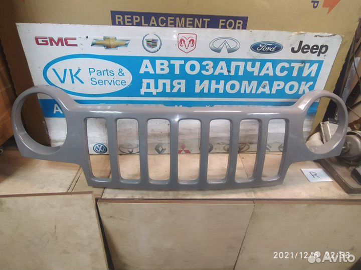 Решетка радиатора Jeep Liberty KJ 02-04