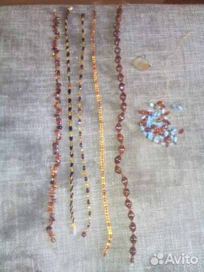 Красивые янтарные бусы