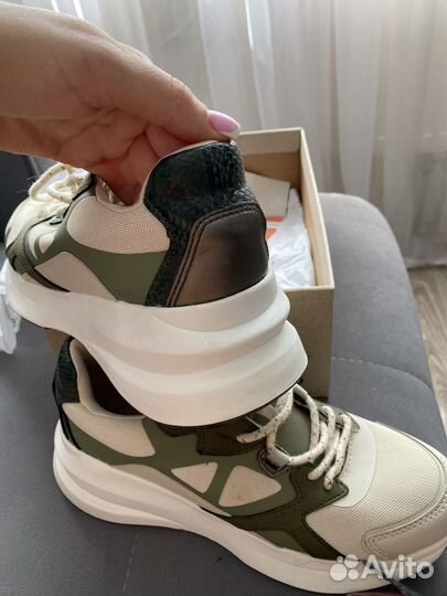 Кроссовки stradivarius женские