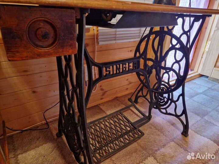 Швейная машина Singer на родной станине